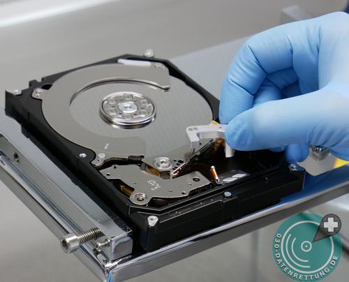 NAS Datenwiederherstellung: Reparatur der NAS Festplatte im Datenrettungslabor
